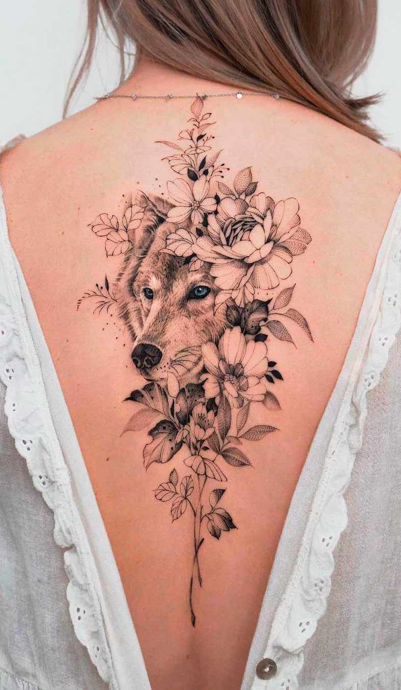 tatuaje en la espalda de mujer 01