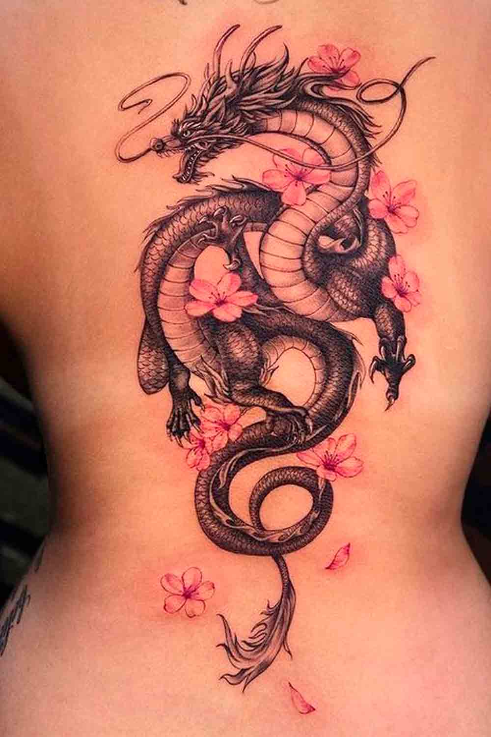 tatuaje en la espalda de mujer 04