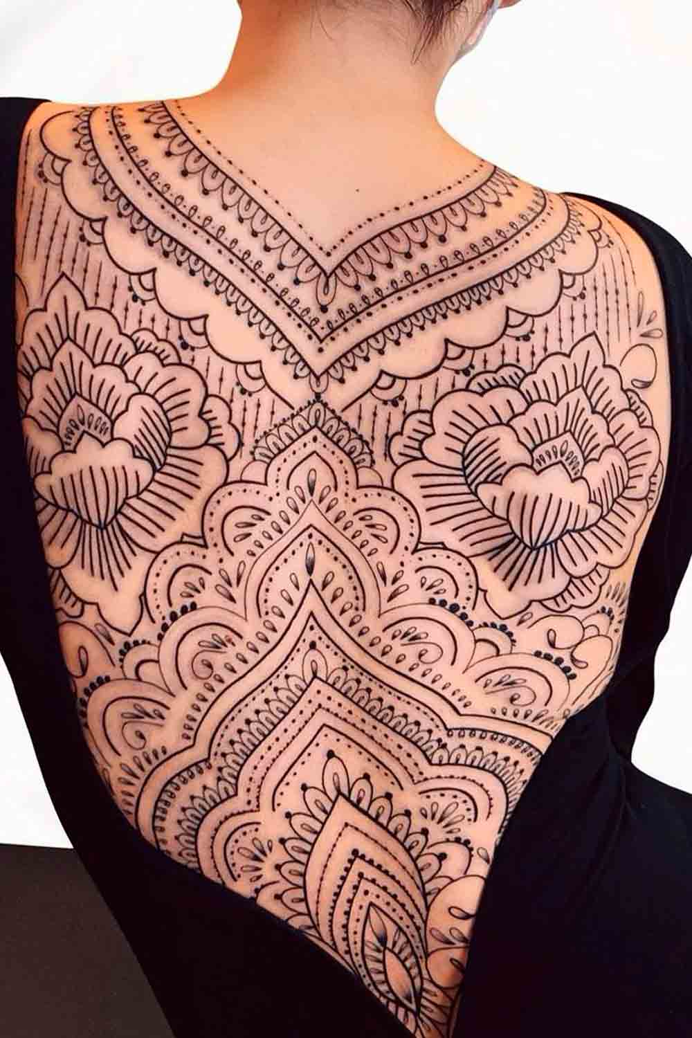 tatuaje en la espalda de mujer 06