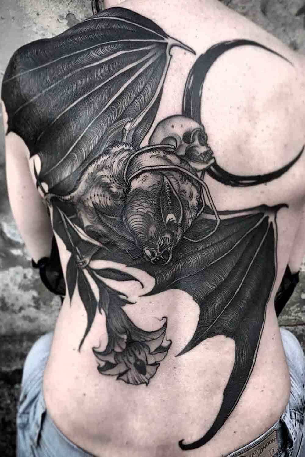 tatuaje en la espalda de mujer 09