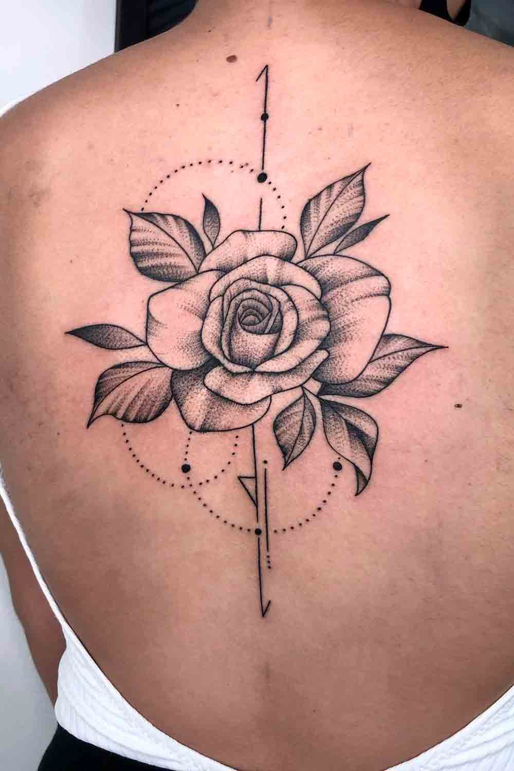 tatuaje en la espalda de mujer 13
