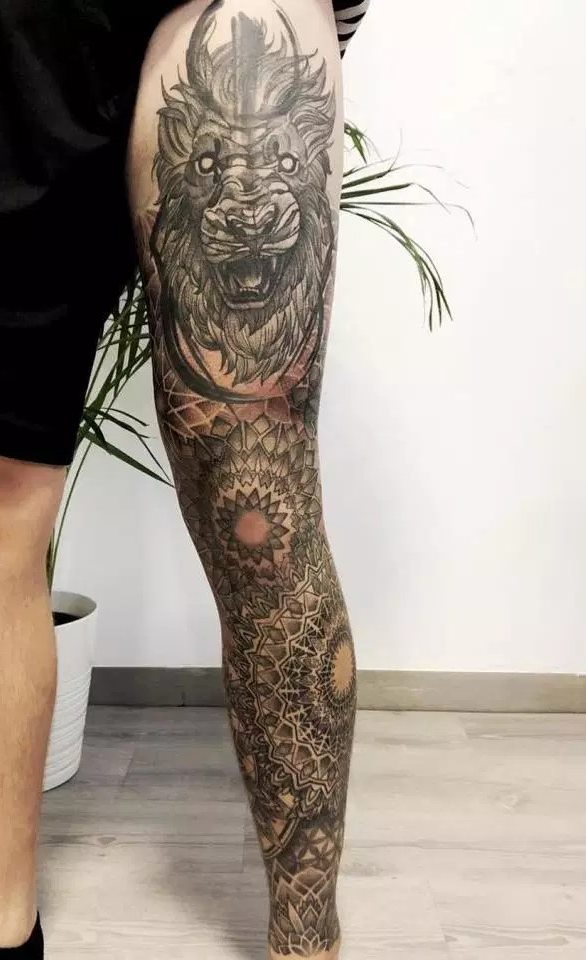 tatuaje en la pierna para hombre 35