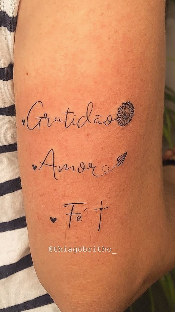 tatuaje escritura para mujer 03