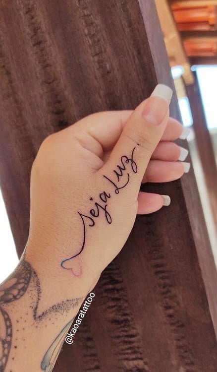 tatuaje escritura para mujer 09