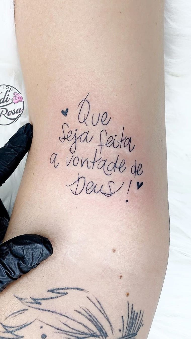 tatuaje escritura para mujer 17