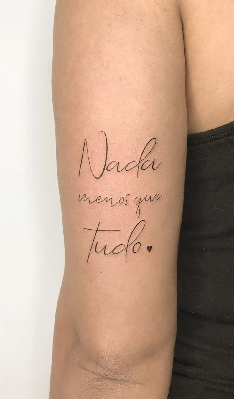 tatuaje escritura para mujer 21