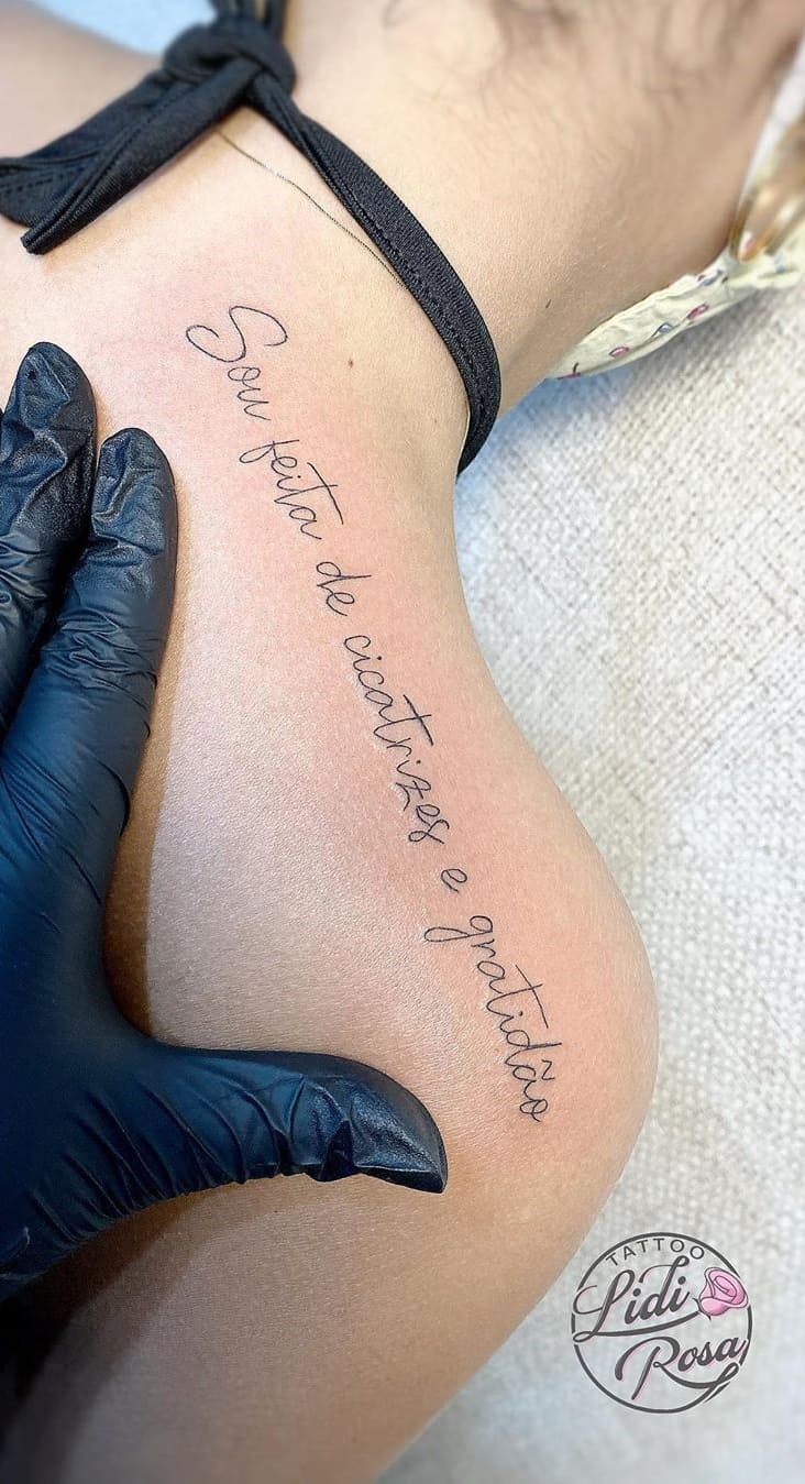 tatuaje escritura para mujer 35