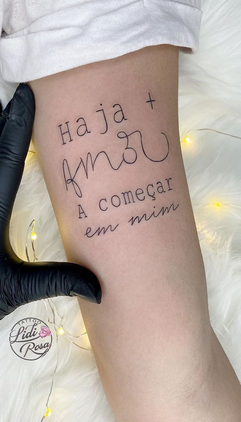 tatuaje escritura para mujer 37