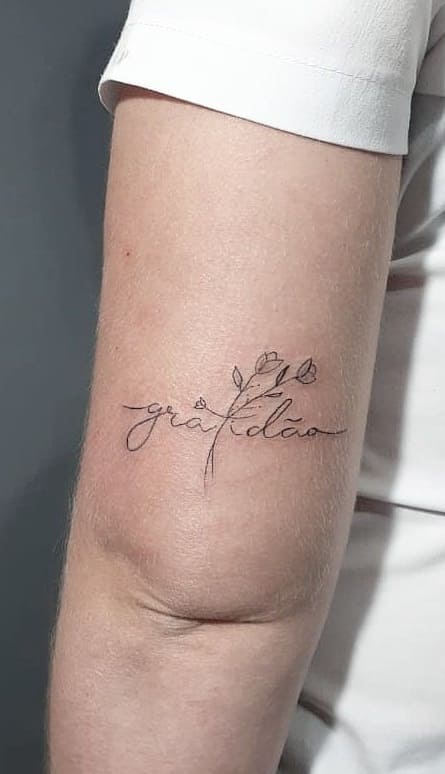 tatuaje escritura para mujer 47