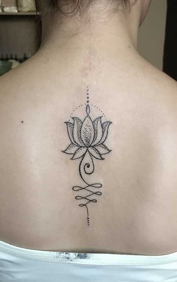 tatuaje espalda para mujer 39
