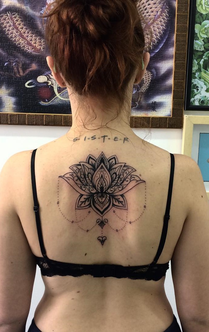 tatuaje espalda para mujer 41