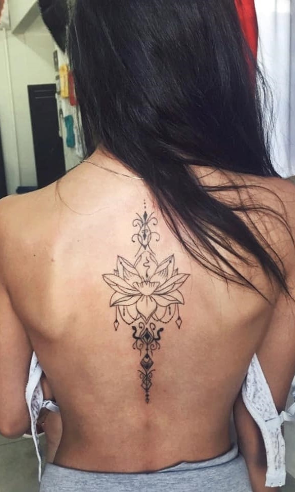 tatuaje espalda para mujer 43