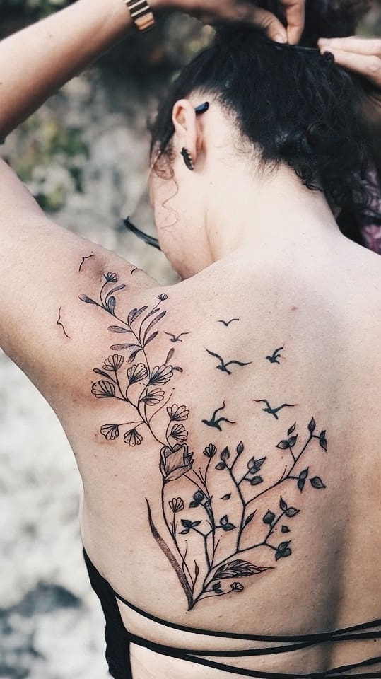 tatuaje espalda para mujer 46