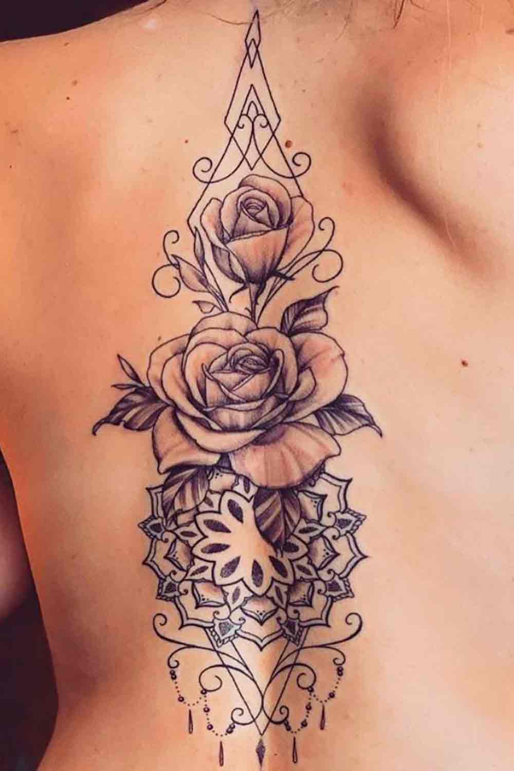 tatuaje espalda para mujer 57