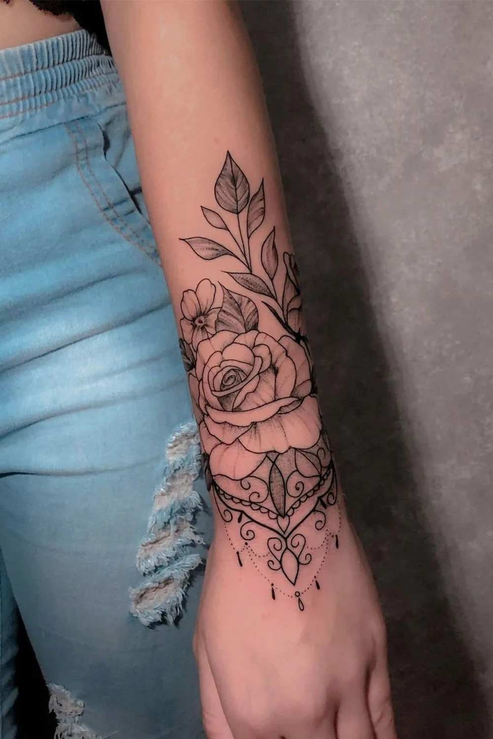 tatuaje femenino en la muneca 03