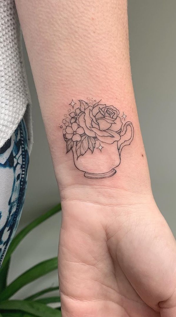 tatuaje femenino en la muneca 14