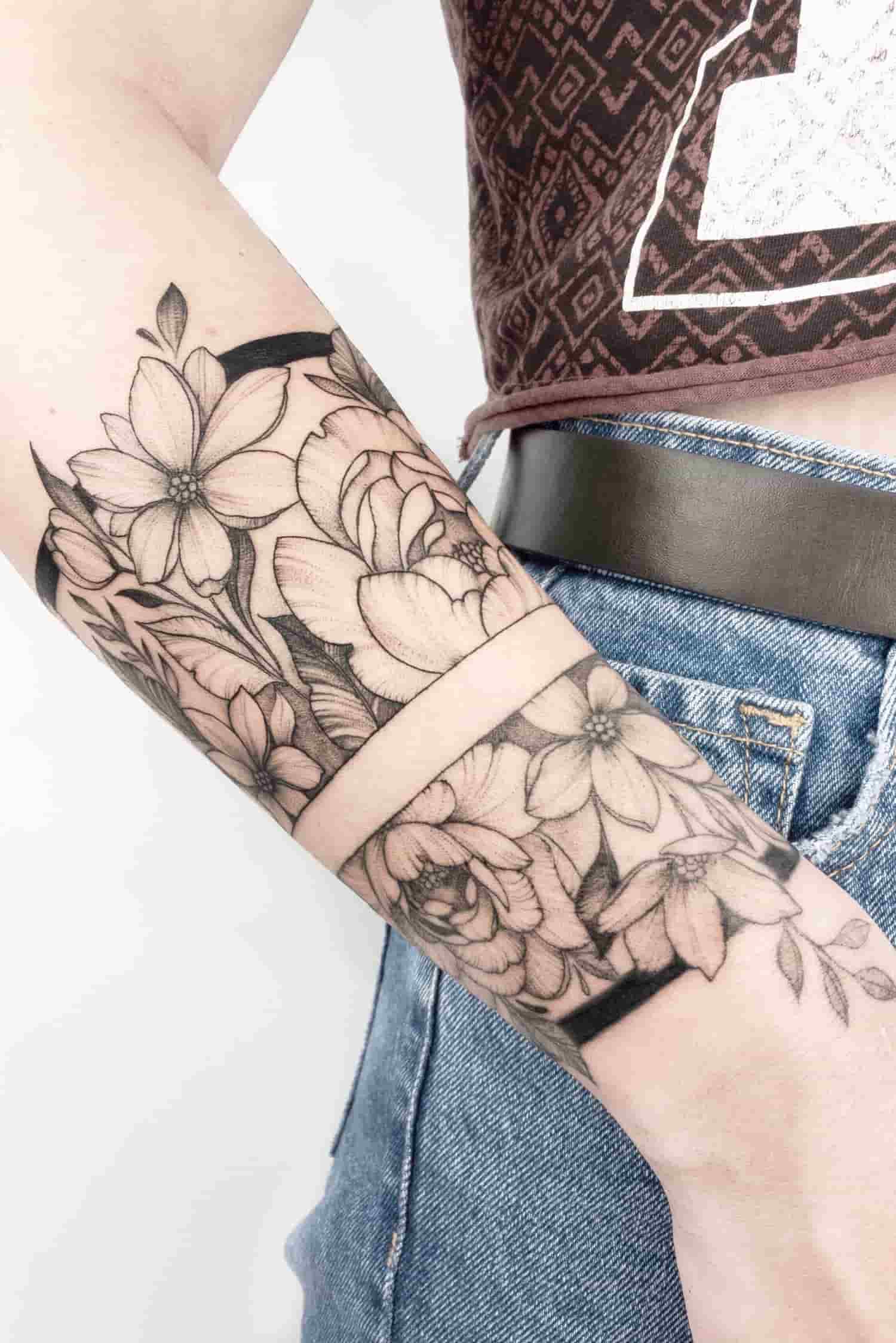 tatuaje femenino en la muneca 17