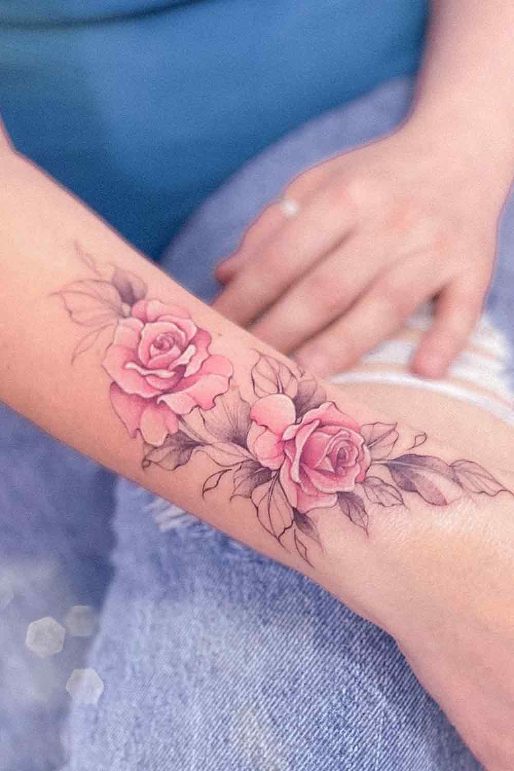 tatuaje femenino en la muneca 23