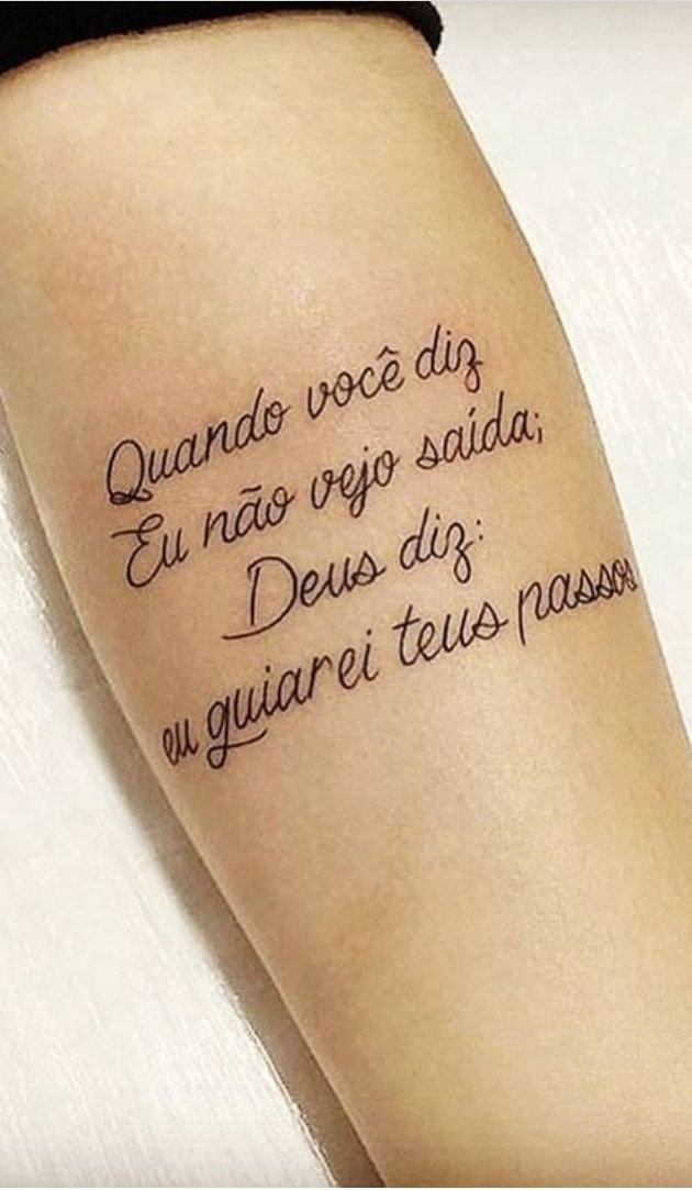 tatuaje frase texto de mujer 03