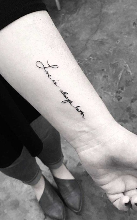 tatuaje frase texto de mujer 11