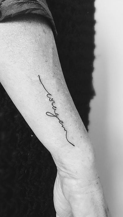 tatuaje frase texto de mujer 17