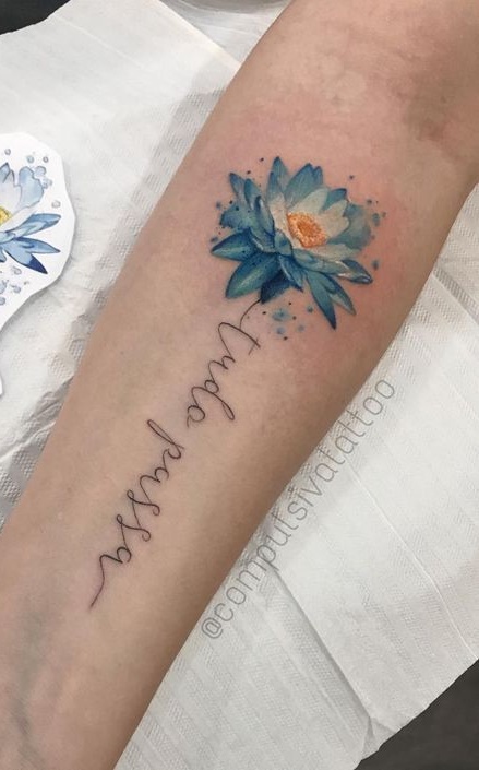 tatuaje frase texto de mujer 25