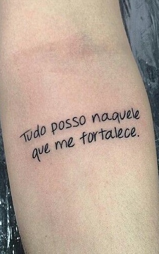 tatuaje frase texto de mujer 27