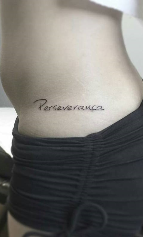 tatuaje frase texto de mujer 28