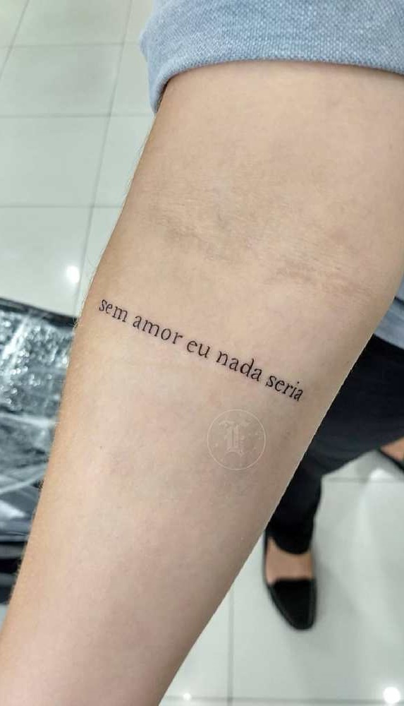 tatuaje frase texto de mujer 30