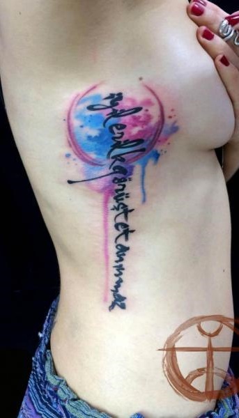 tatuaje frase texto de mujer 38