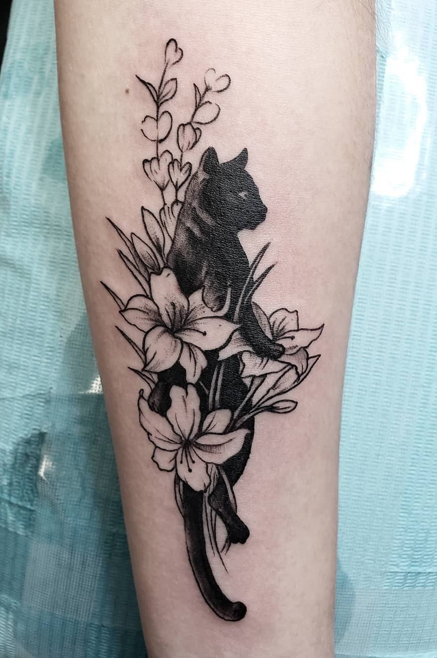 tatuaje gato para mujer 33