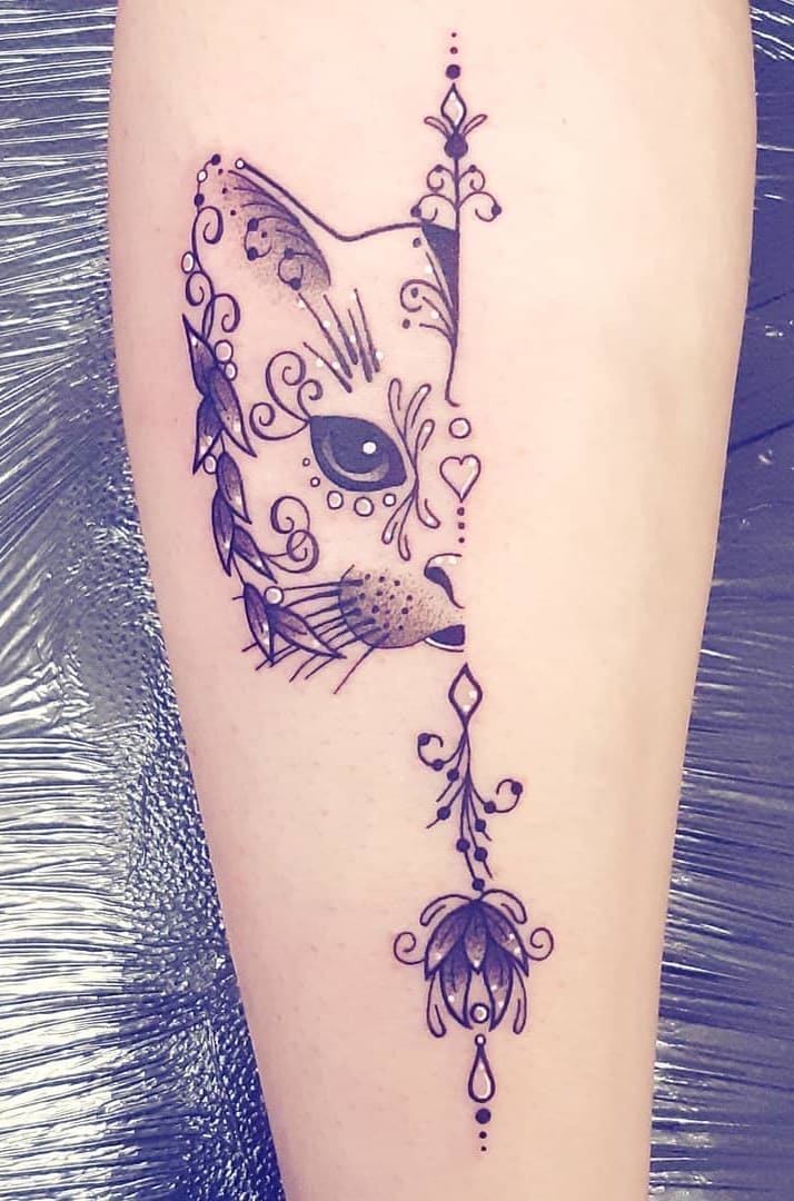 tatuaje gato para mujer 36