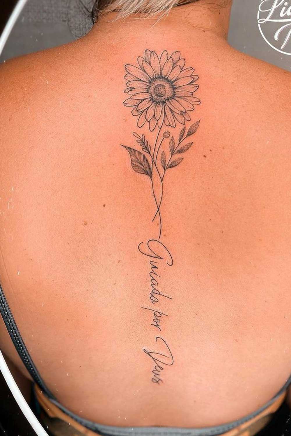 tatuaje girasol para mujer 01