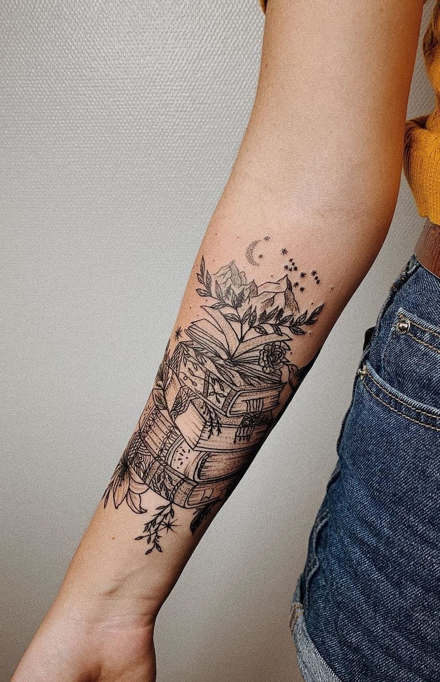 tatuaje libros para mujer 14