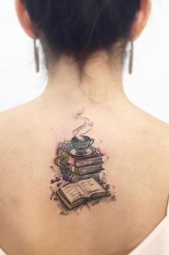 tatuaje libros para mujer 18