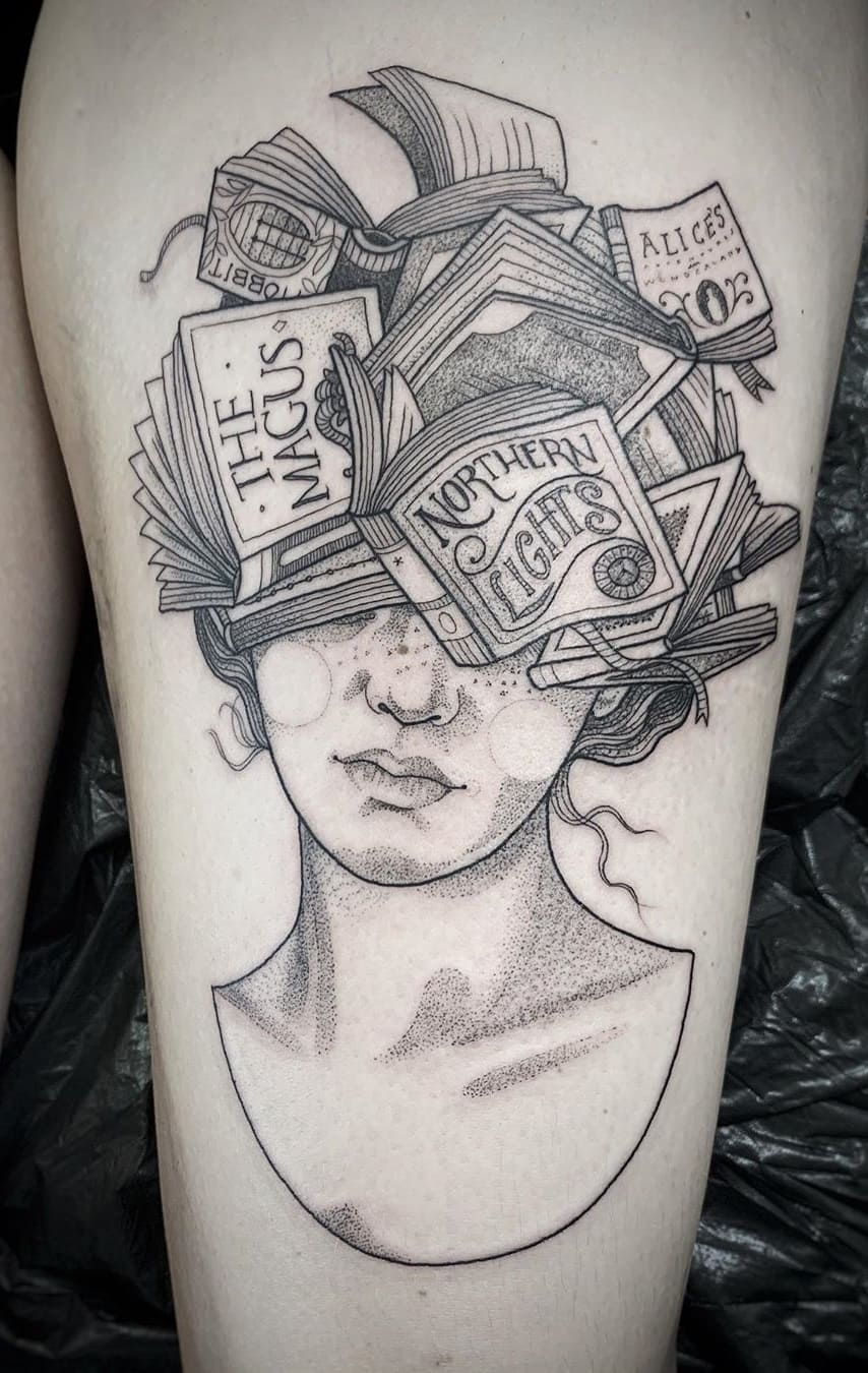 tatuaje libros para mujer 19