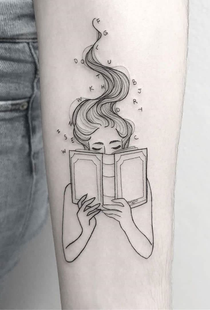 tatuaje libros para mujer 20