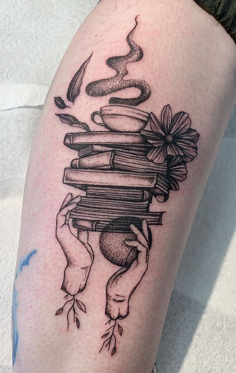 tatuaje libros para mujer 30