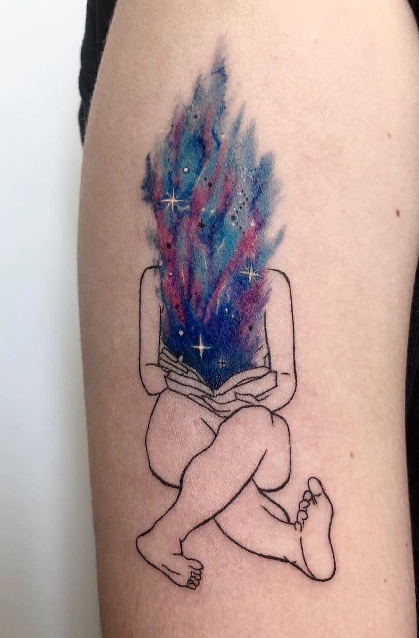 tatuaje libros para mujer 34