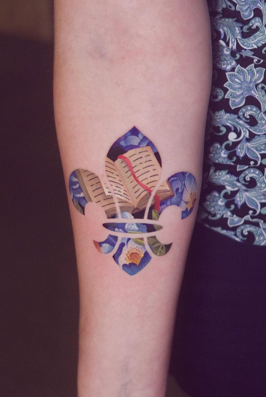 tatuaje libros para mujer 36