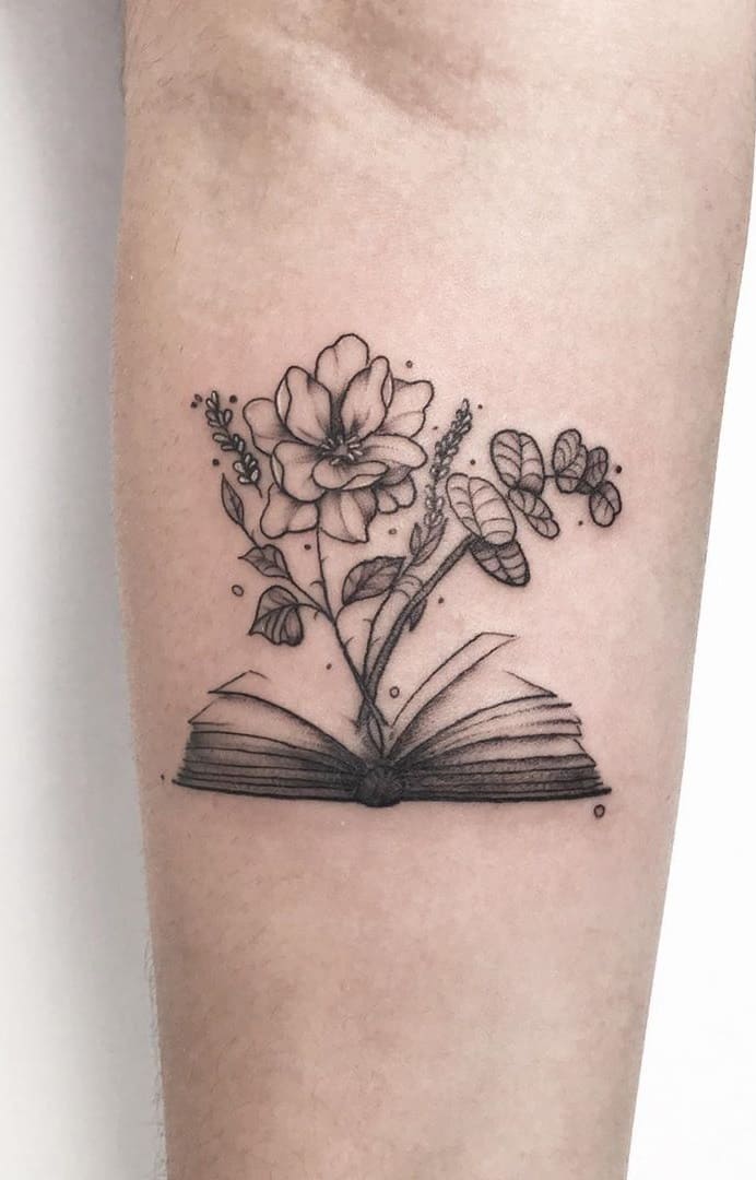 tatuaje libros para mujer 41