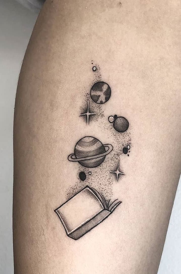 tatuaje libros para mujer 45