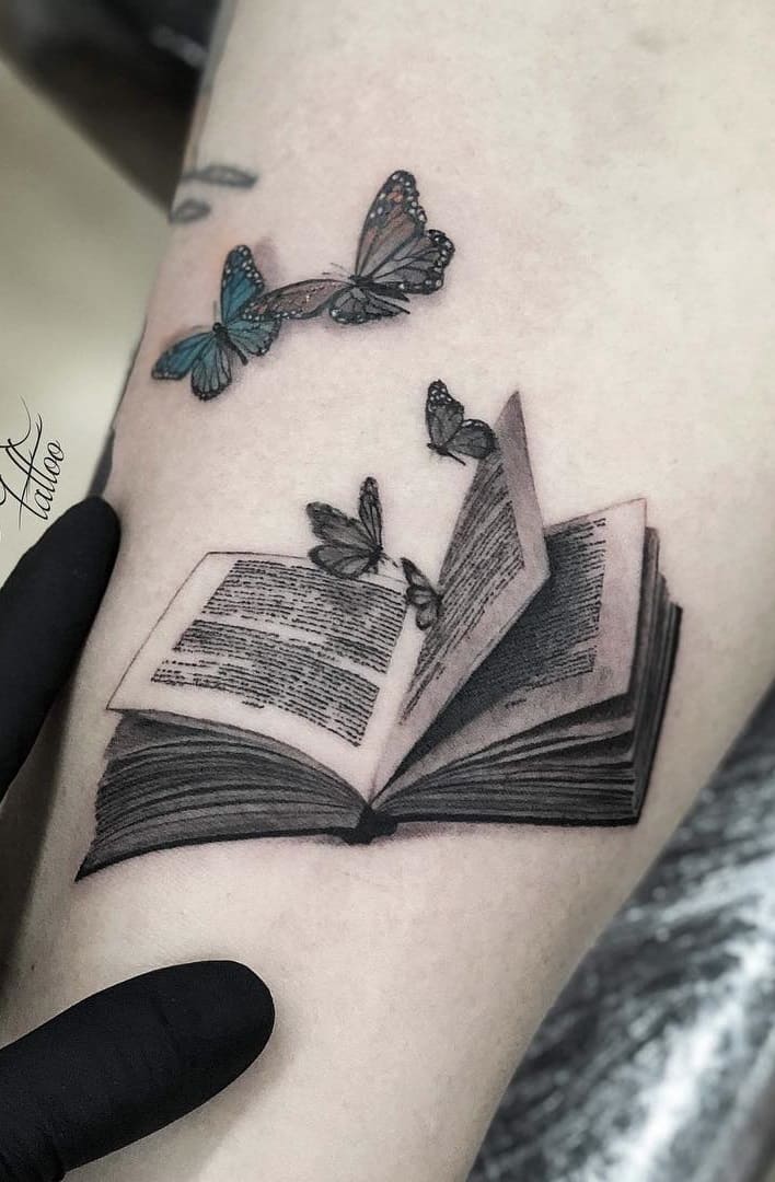 tatuaje libros para mujer 52