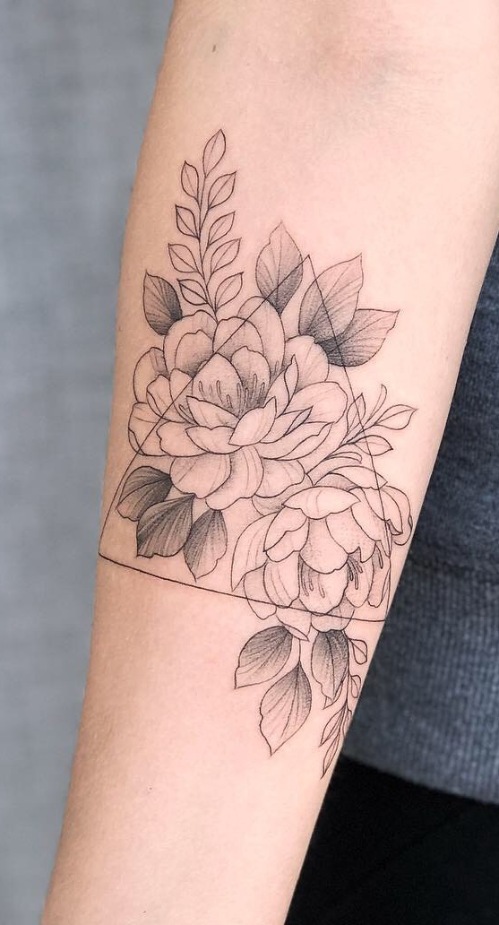 tatuaje lineas trazos finos para mujer 12