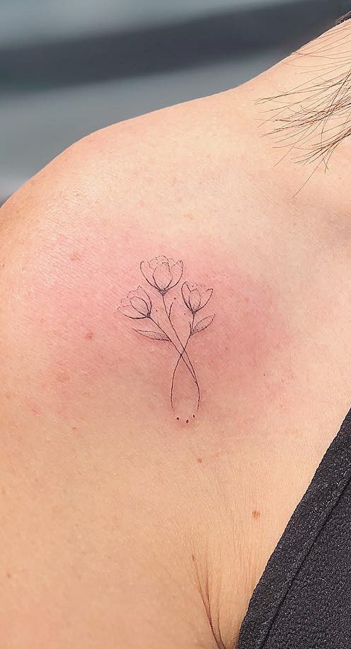 tatuaje lineas trazos finos para mujer 13