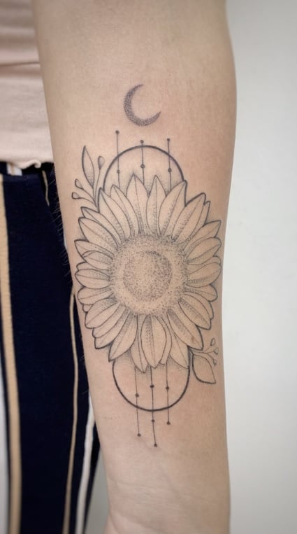 tatuaje lineas trazos finos para mujer 14