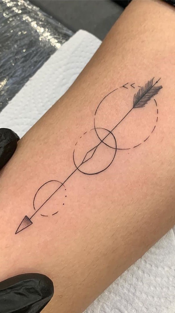 tatuaje lineas trazos finos para mujer 22