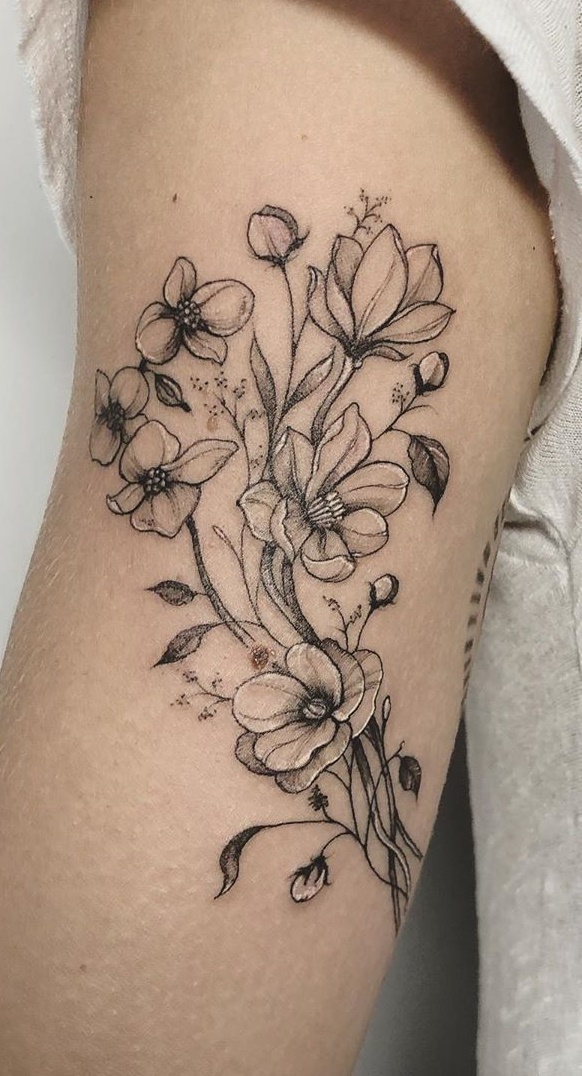 tatuaje lineas trazos finos para mujer 25