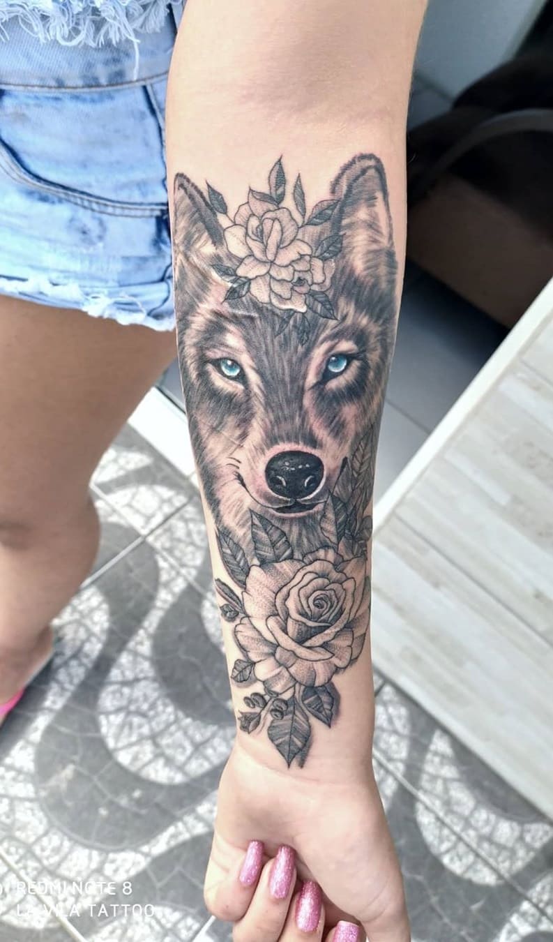 tatuaje lobo para mujer 01