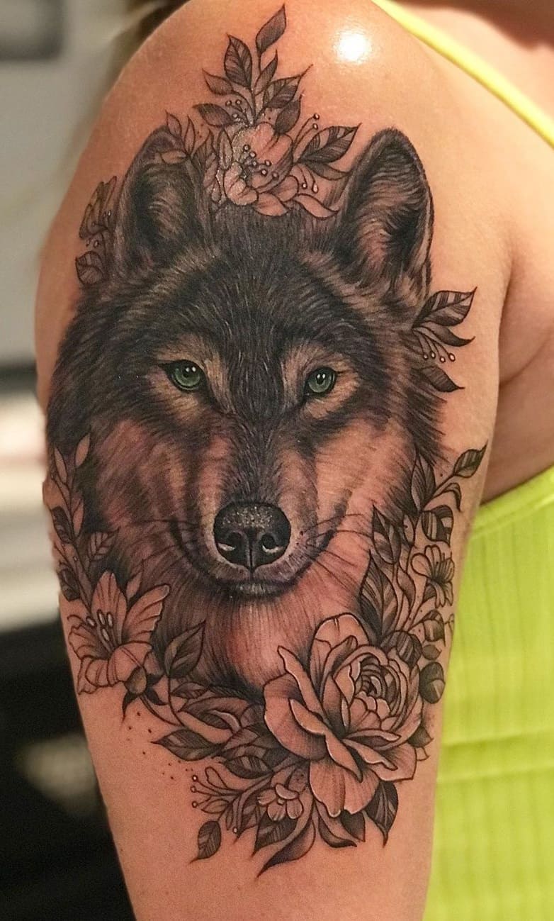 tatuaje lobo para mujer 11